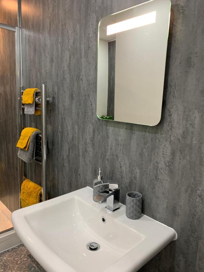 The Greens Apartment Farnworth Zewnętrze zdjęcie