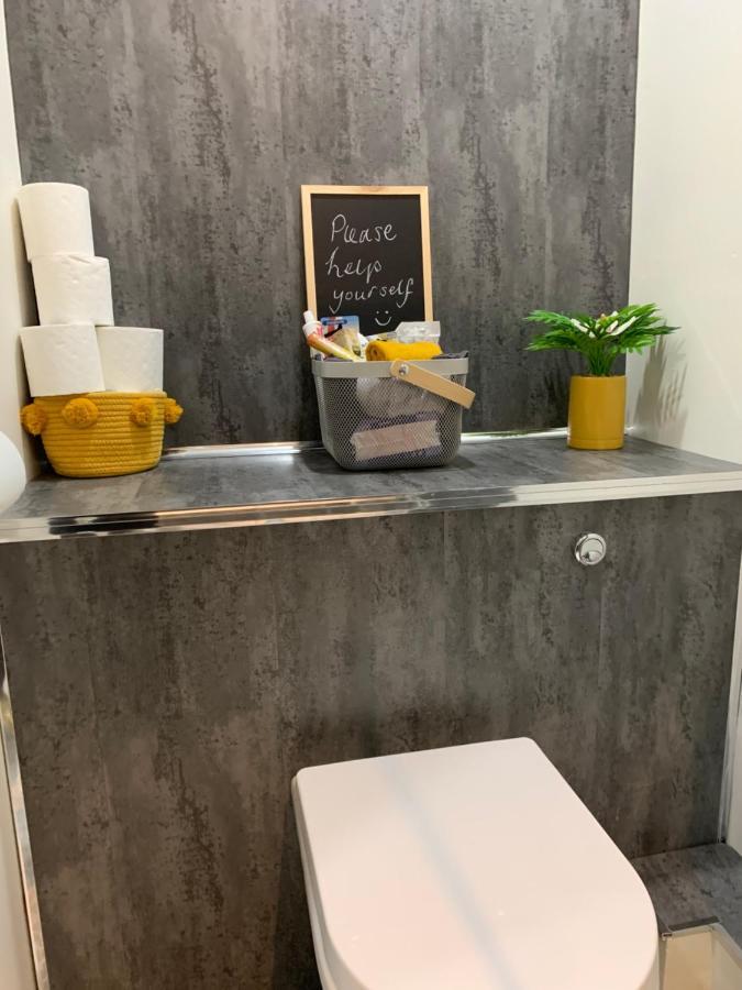 The Greens Apartment Farnworth Zewnętrze zdjęcie