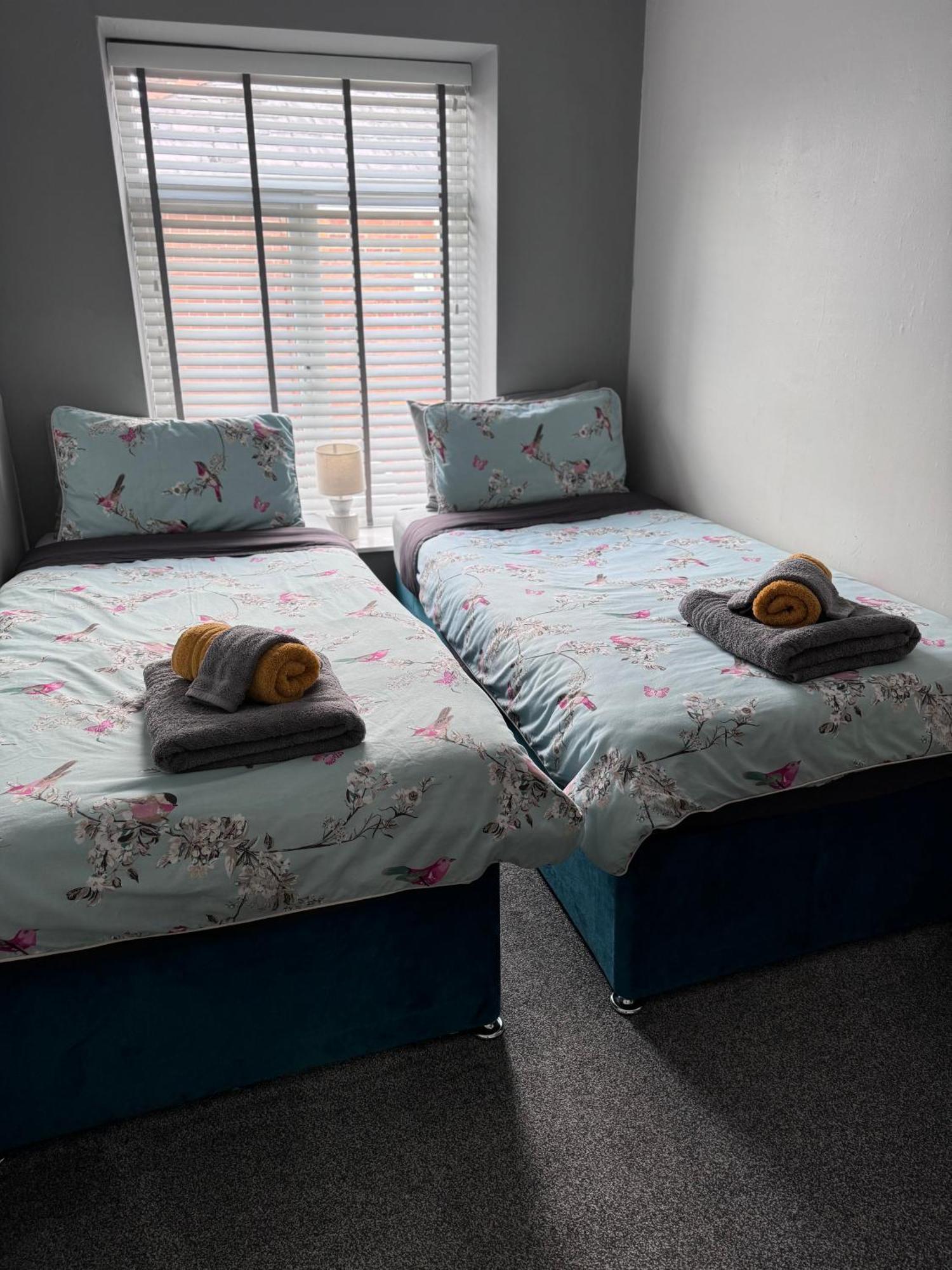 The Greens Apartment Farnworth Zewnętrze zdjęcie